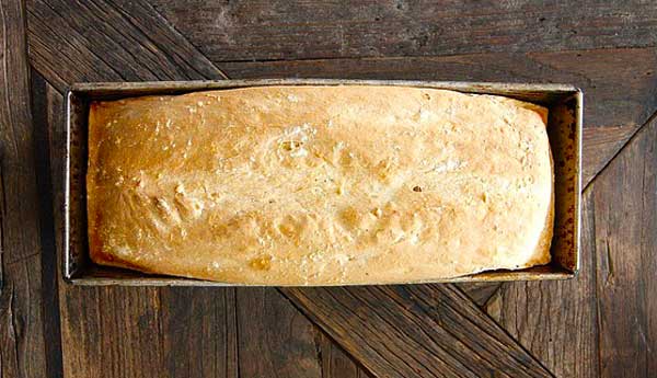 Brot backen in einer Kastenform